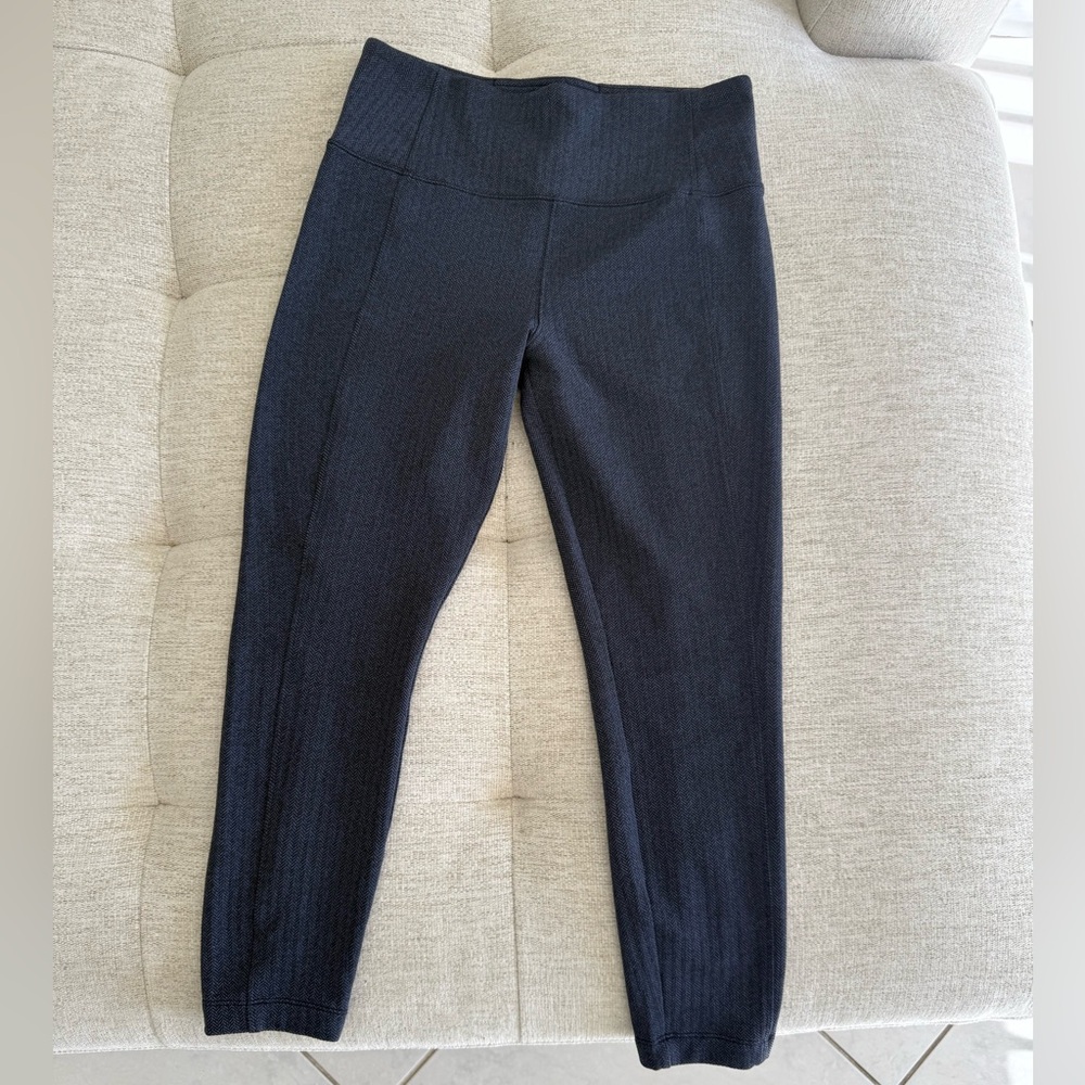 EUC Athleta Delancey Herringbone Tight in Navy. Size SP